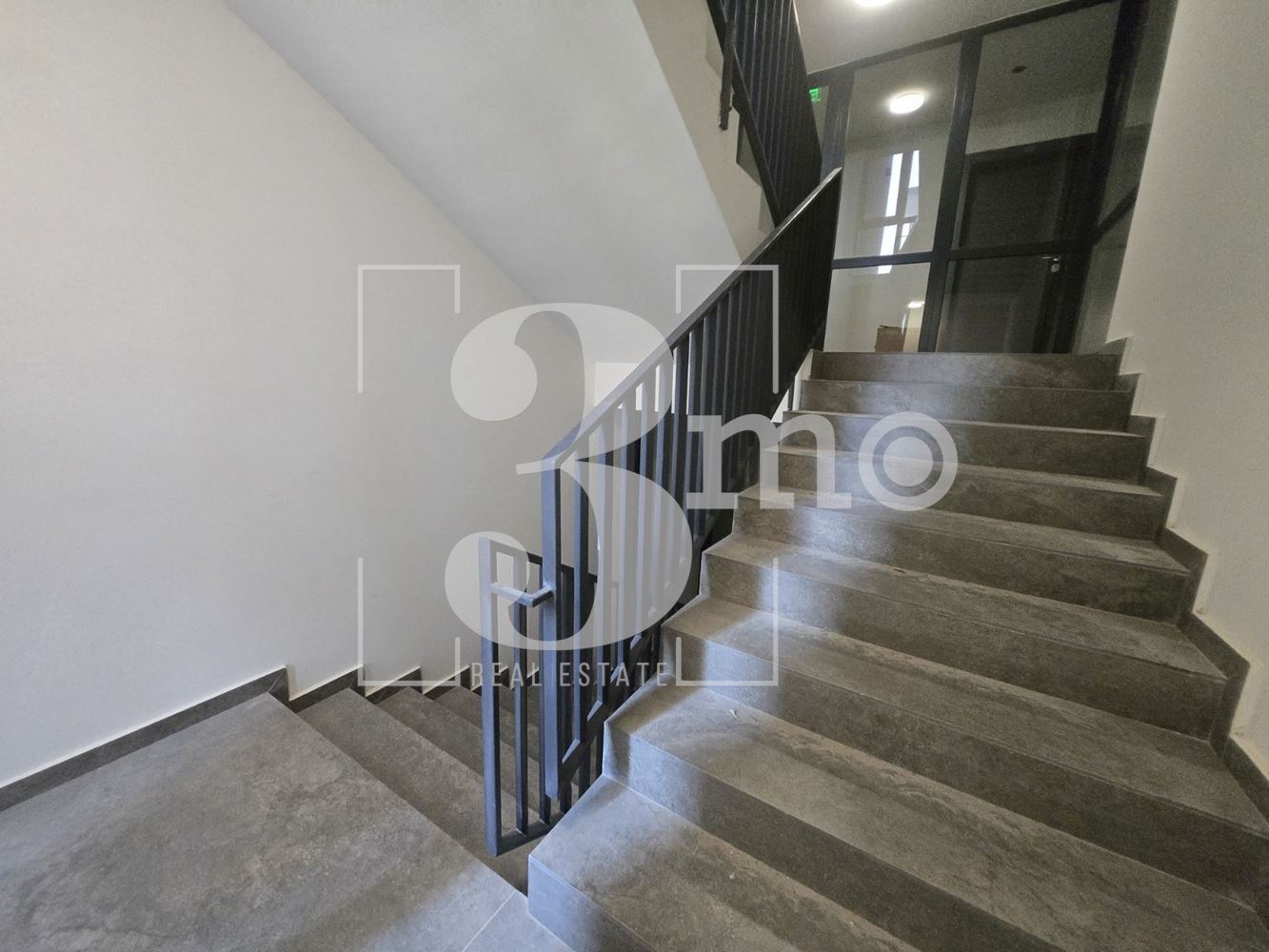 „3mo“ недвижими имоти продава двустаен апартамент, находящ се в ж.к. Дружба 2 - 0