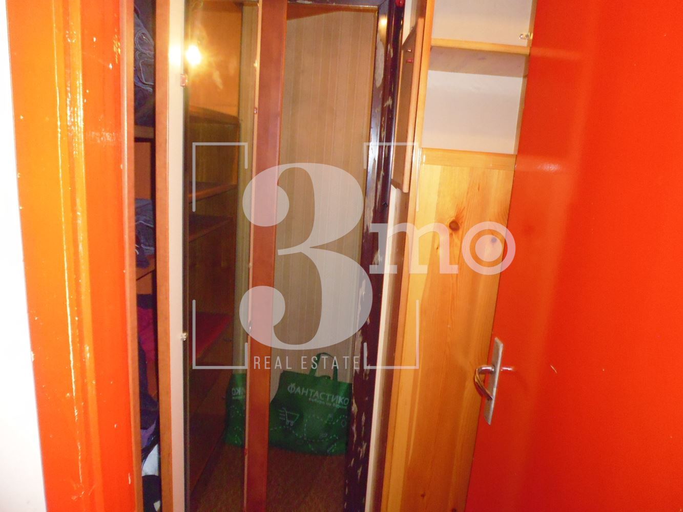 Тристаен непреходен апартамент за продажба . ж.к. Надежда 1, гр.София - 0