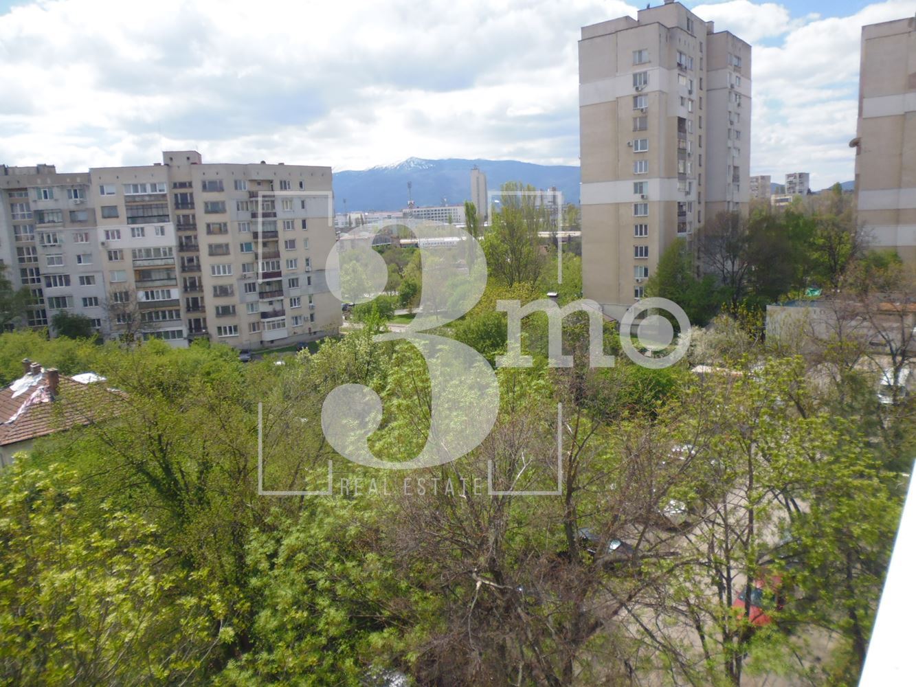 Тристаен непреходен апартамент за продажба . ж.к. Надежда 1, гр.София - 0