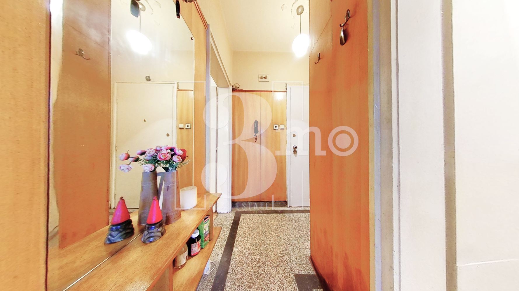 Двустаен апартамент с потенциал в кв. Оборище, град София - 0