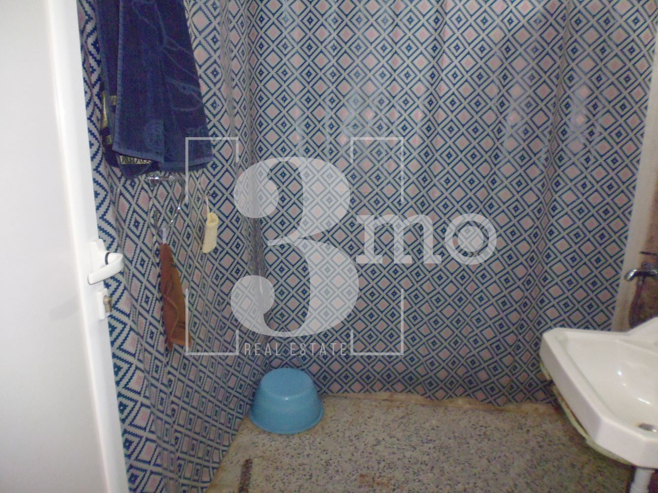 Тристаен непреходен апартамент за продажба . ж.к. Надежда 1, гр.София - 0